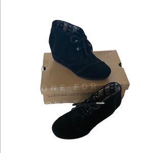 TOMS Desert Wedge - Black Suede
